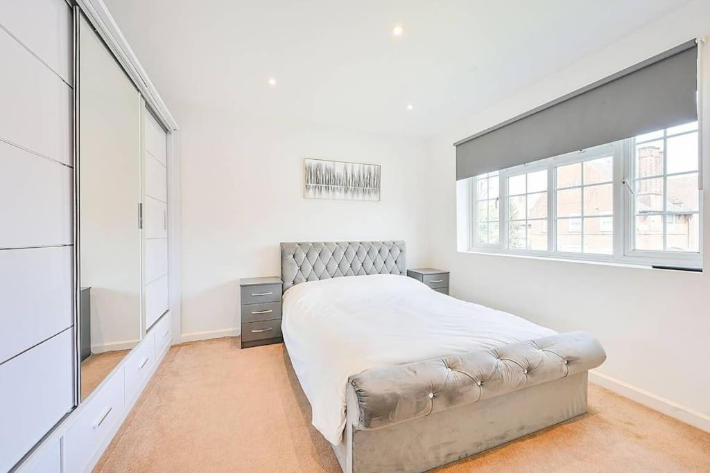 Premium Private Apartment Minutes To Central London Exterior foto